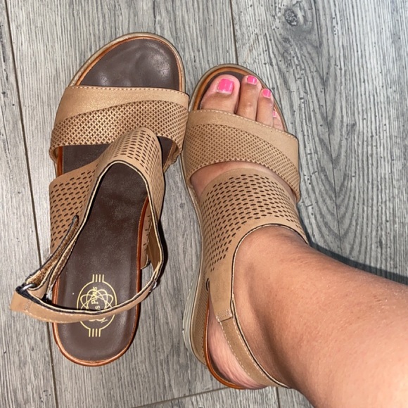 Shoes - Picture 4 of 8